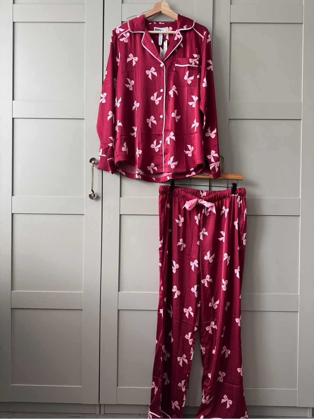 Beach Riot Livy Top & Connie Pants Pajama Set Bow Burgundy Printed Satin Lounge